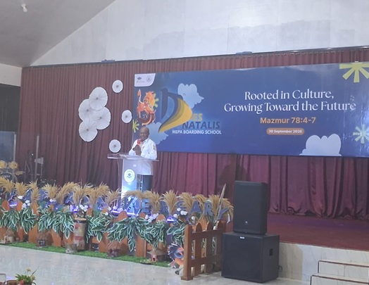 (Mewakili Gubernur Papua Tengah Meki Nawipa, Staf Ahli III Gubernur Bidang Pemerintahan, Politik dan Hukum Provinsi Papua Tengah, Marthen Ukago, menyampaikan apresiasi)